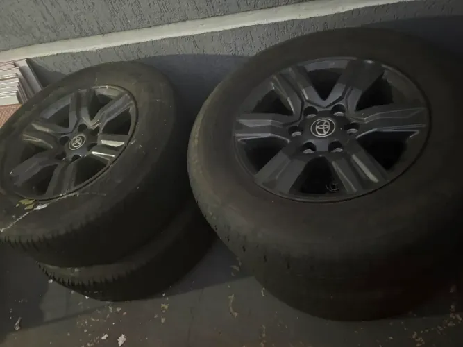 Vendo conjuntos de rodas da hailux 2025(as 4 rodas)