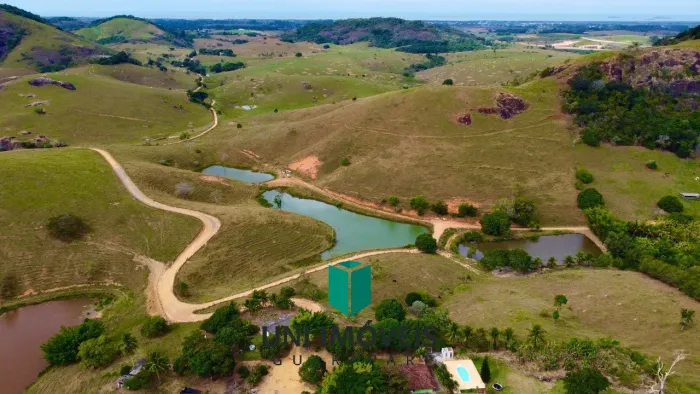Fazenda à venda de aproximadamente 10 alqueires com sede, lagoas e excelente estrutura rur