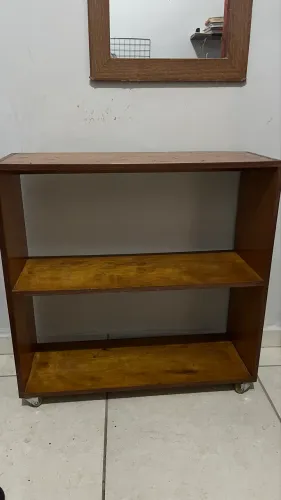 Mesa de estudos e prateleira móvel