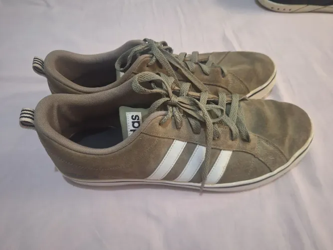 Vendo tênis de camurça 