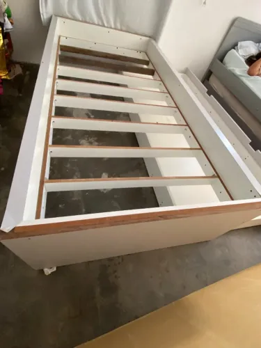 Cama de solteiro PROJETADA com cama auxiliar