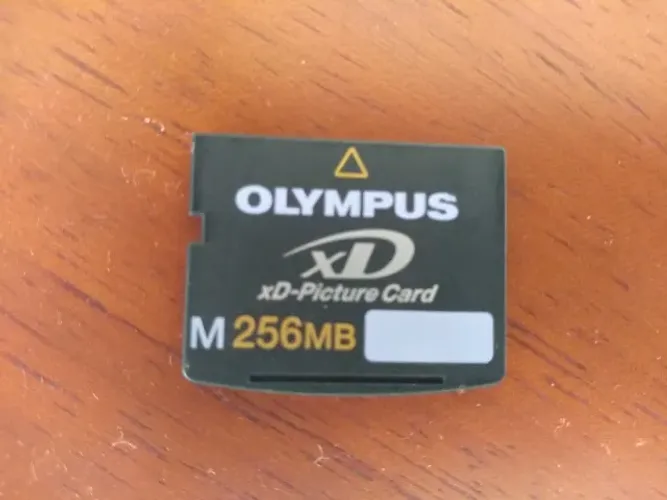 Cartão de memória de câmera digital Olympus XD Picture Card M 256mb.
