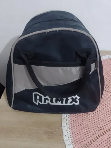 Bolsa porta capacete da marca Artmix,