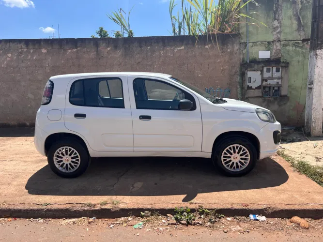 Fiat Uno Attractive 1.0 EVO Fire Flex 8V 5P 2021