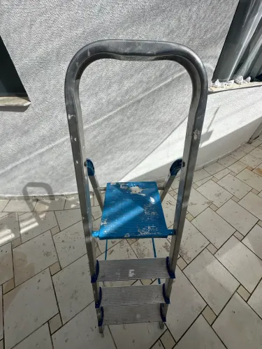 Escada alumínio 4 degraus 