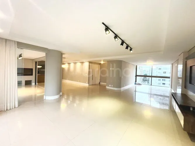 Apartamento de 256m² com 4 suítes no Centro