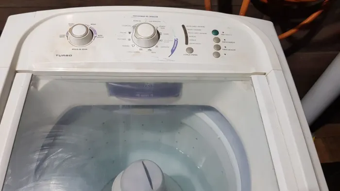 VENDO UMA MÁQUINA DE LAVAR ROUPA DA ELECTROLUX DE DE 13 KILOS POR 700 REAIS
