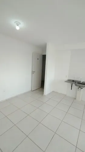 Apart.2 Quartos,4º Andar, Água e Condomínio  incluso, caução parcelado