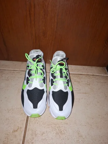 Tênis Nike Air Max Infinity 2 Branco, Preto e Verde-Limão