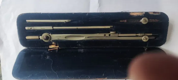 Antiguidade Compasso kern aarau no estojo de madeira vintage para colecionadores