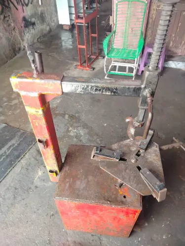 Desmontadora pneus 