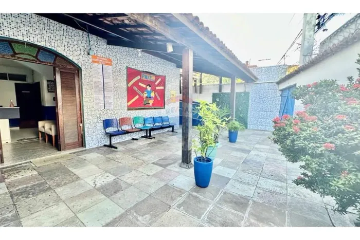 PONTO COMERCIAL COM 13/4 e 5 BANHEIROS NA AV. JORGE AMADO, IMBUÍ