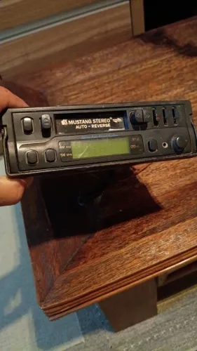 Rádio de carro antigo 