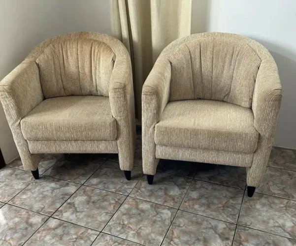 DUAS POLTRONAS LINDAS!