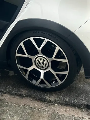 Troco por rodas originais do UP TSI oportunidade pra quem quer rodas aro 17