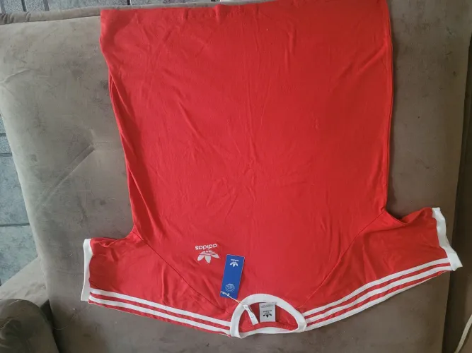 Camiseta Adidas Vermelha