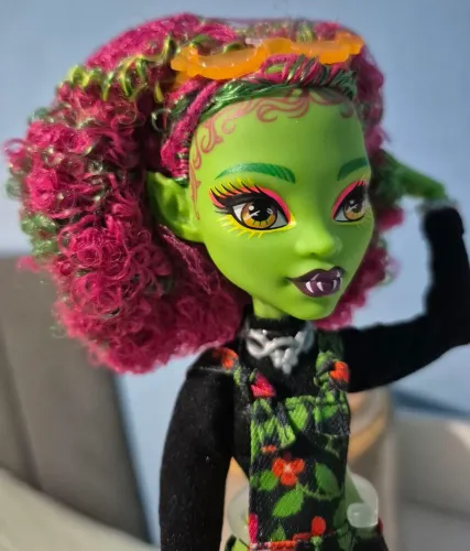 Monster High G3 Venus Fearbook Completa