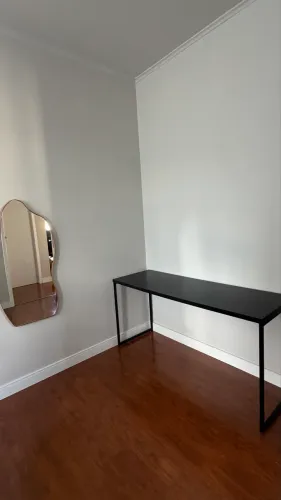 Mesa de escritório com metalon