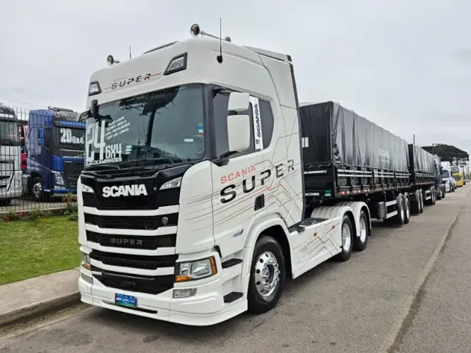 Scania R560 SUPER 6x4 BUG LEVE Mola Retarder Ano 24 + Rodotrem Graneleiro Facchini 0km