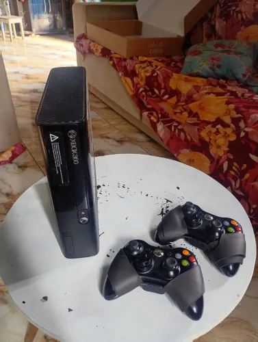 XBOX 360 SUPER SLIM