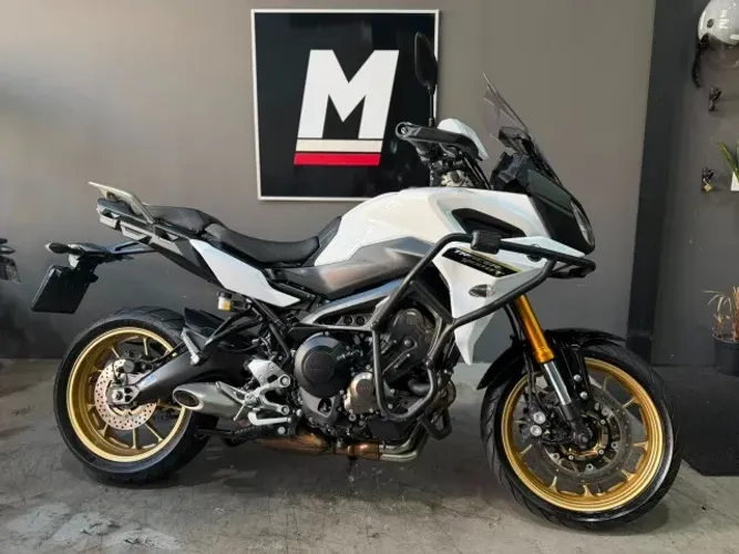YAMAHA MT-09 TRACER 2025 4.000km - Segundo dono - Revisada em concessionária.