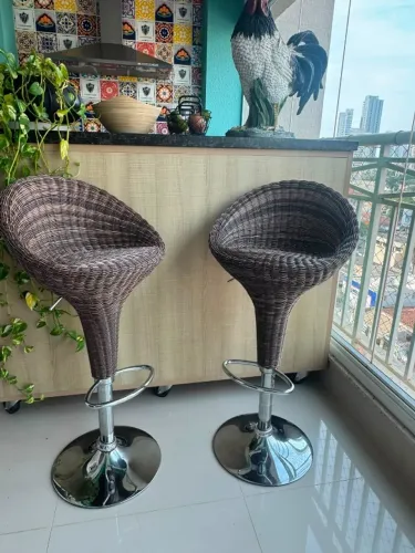 4 BANQUETAS EM ALUMÍNIO C/ RATTAN