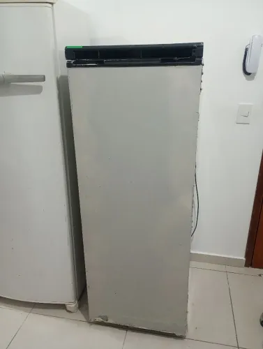 Freezer funcionando perfeitamente congelando muito