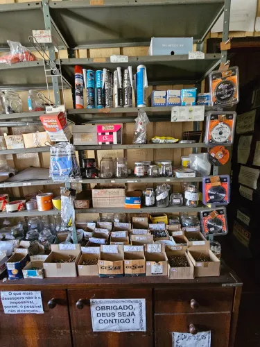 Vende-se estoque de pequena loja de material de construção (já encerrada)