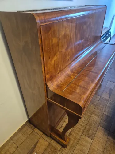 Piano de madeira