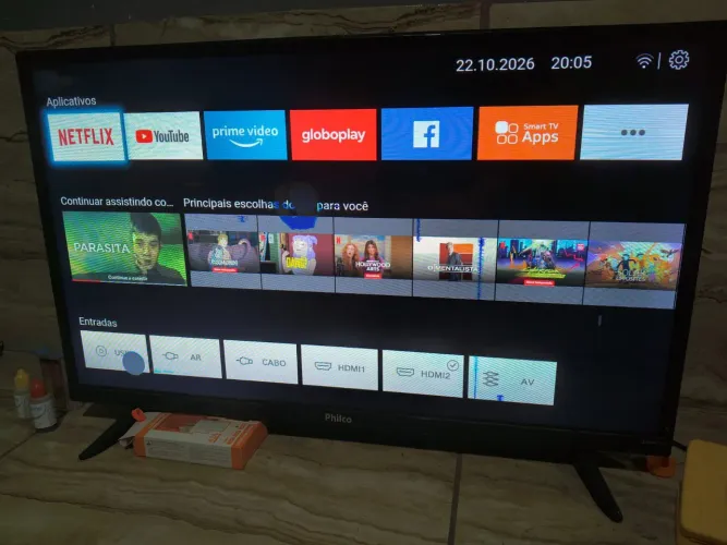 TV smartv 32 polegadas com  mancha mais não interfere em nada 