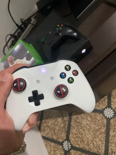 Xbox one 2 controles e jogos