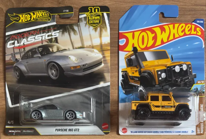 Hot Wheels - Porsche (Premium) / Defender