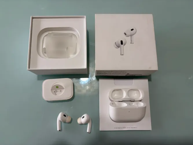 Apple Airpods Pro 2 USB-C defeito lado direito não funciona