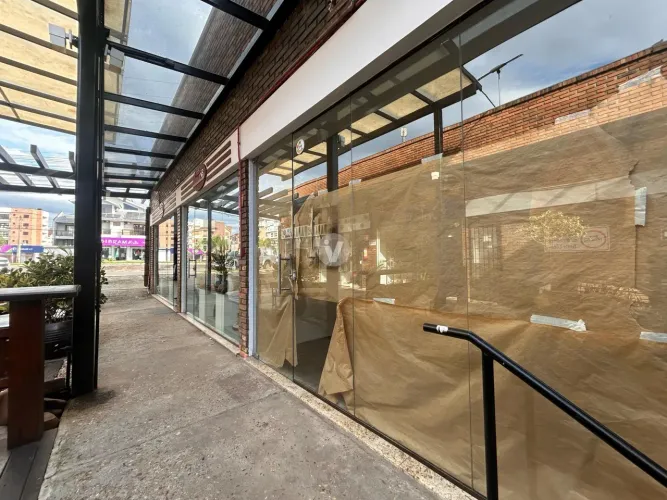 Loja comercial com 27,11m² no Centro Comercial de Camobi.