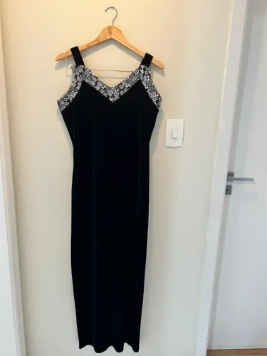 Vestido Longo de Veludo Preto com Renda