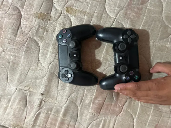 Dois controles play4 originais