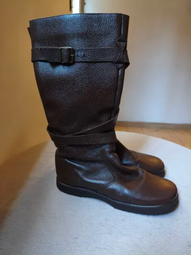 Botas de inverno cano longo em couro legitimo 