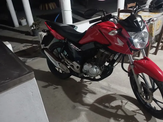 Moto bem conservada. 