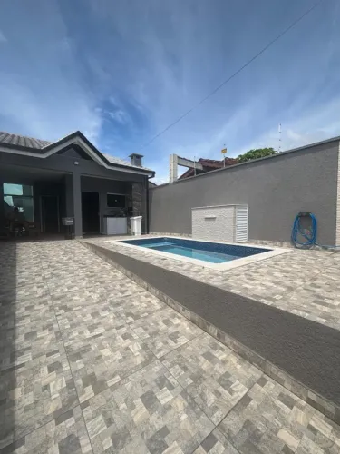 Alugo casa por temporada na Praia com Piscina e Churrasqueira em Peruíbe