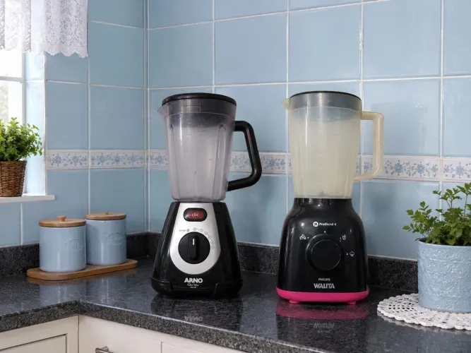2 LIQUIDIFICADORES
