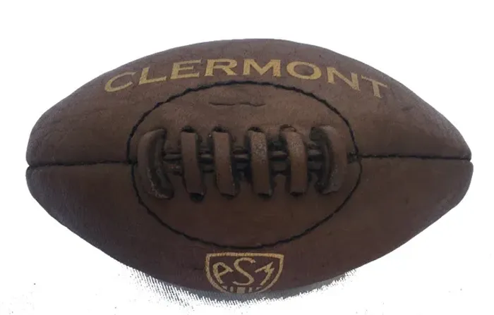 Bola de rugby souvenir antiga francesa da equipe de Clermont Ferrand