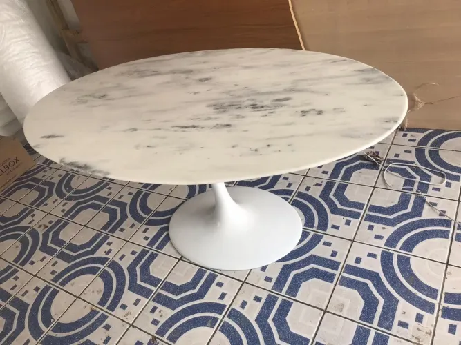 Mesa saarinen oval 