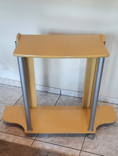 vendo rack com rodinhas cor amarelo usado r$65,00 bairro uberaba curitiba parana