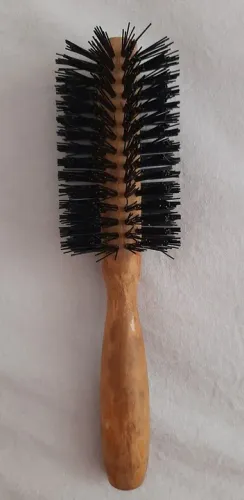 Escova de cabelo em madeira