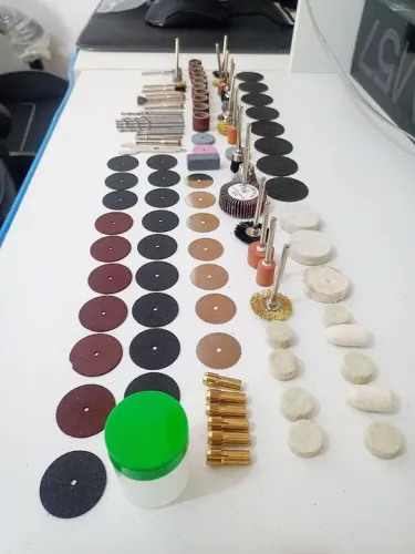 Kit 150 Peças Essenciais para Micro Retífica Completo Padrão Dremel Multimarcas! R$ 80,00