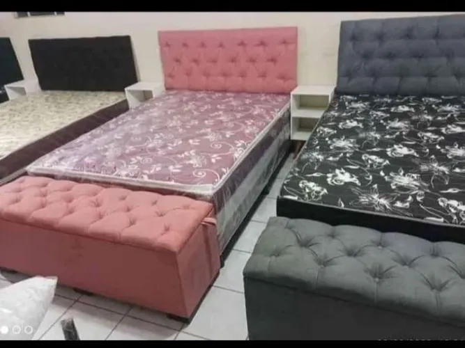 Conjunto de cabeceira e recamier 