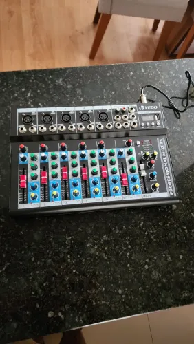 Mesa de Som 7 canais VEDO VDA 107L - NOVA, na caixa!