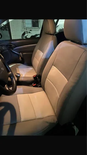 Troca de Revestimento em banco de carro.