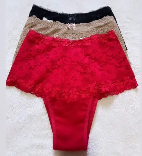 Calcinha modeladora com renda 