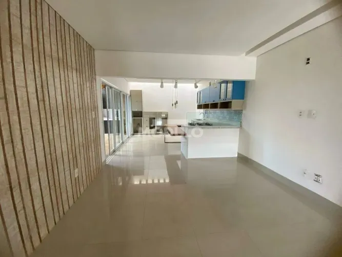 CASA DE CONDOMÍNIO à venda, 3 quartos, 1 suíte, 2 vagas, Laranjeiras - Uberlândia/MG